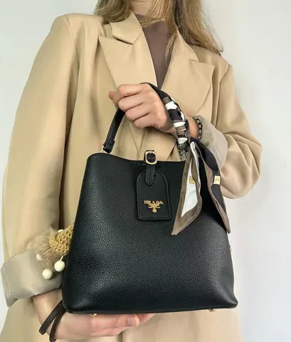 Prada llavero + pañuelo