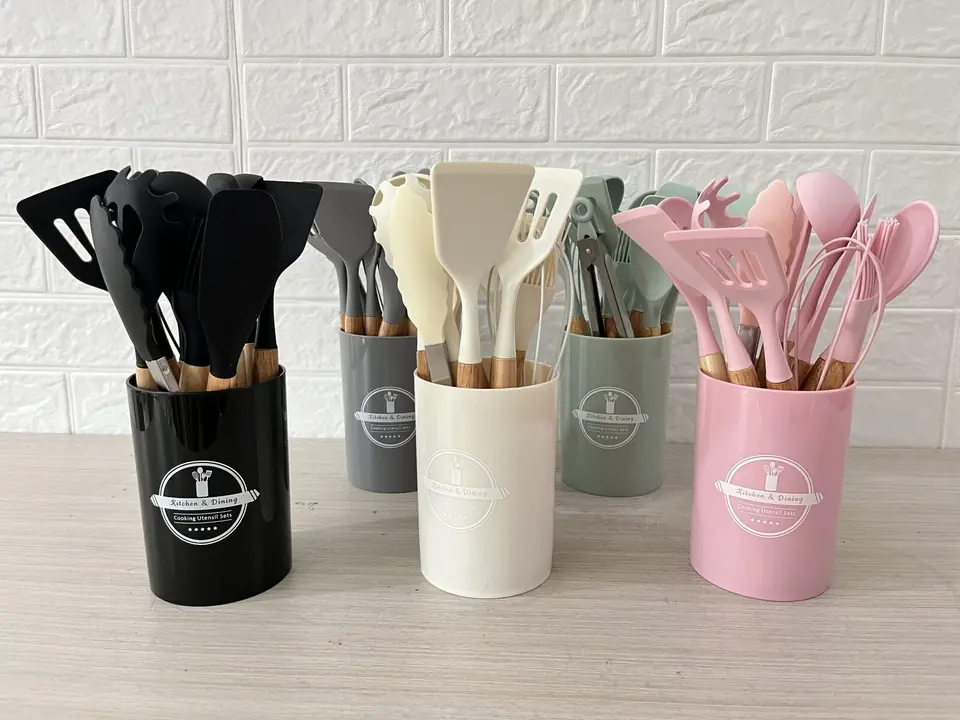 Set 12  utensillos de cocina silicona antiadherente mango de madera