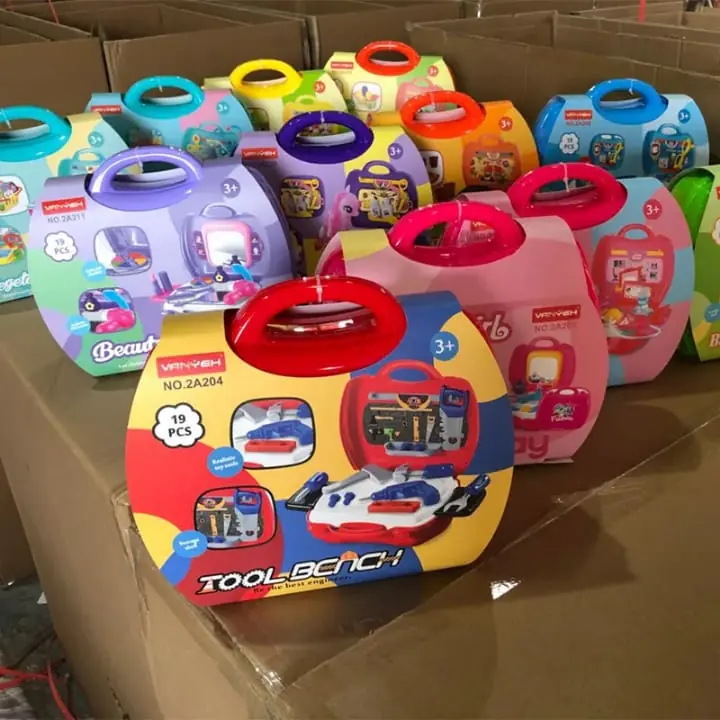 Valija con accesorios para niños varios diseños.