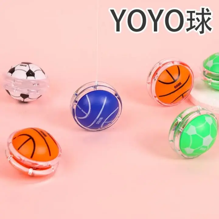 Yo-Yo con diseños de baloncesto y fútbol.