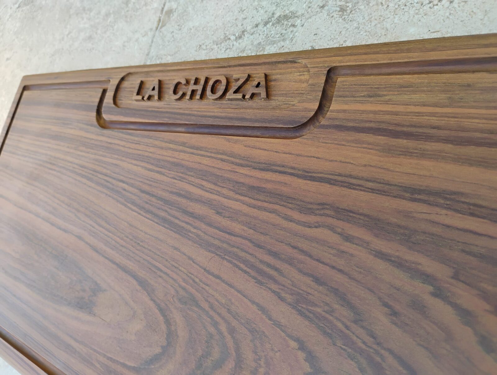Tabla en Lapacho con Tallado Personalizado