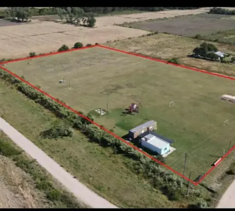 Chacra campo 1.5 hta colonia wilson sobre ruta1 - permisos para empresa gran porte