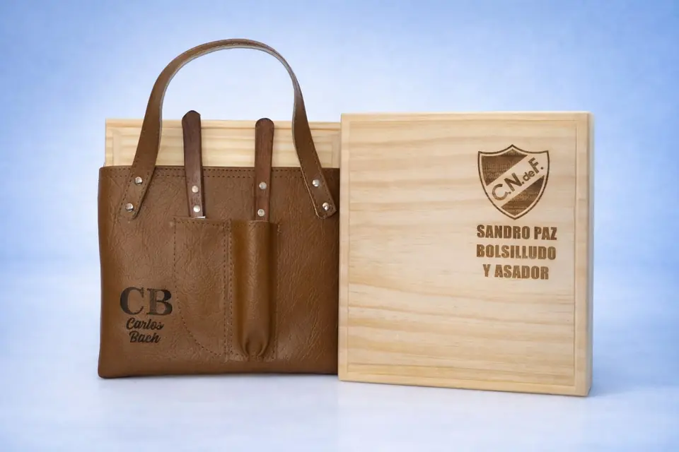 Set Parrillero Personalizado con Tabla, Cubiertos y Funda de Cuerina