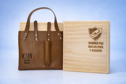 Set Parrillero Personalizado con Tabla, Cubiertos y Funda de Cuerina