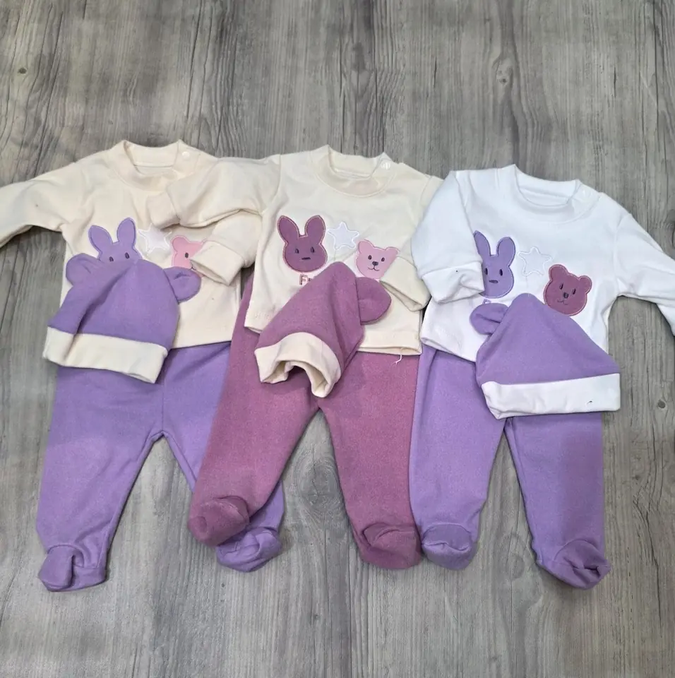 Conjunto buzo, pelele y gorrita