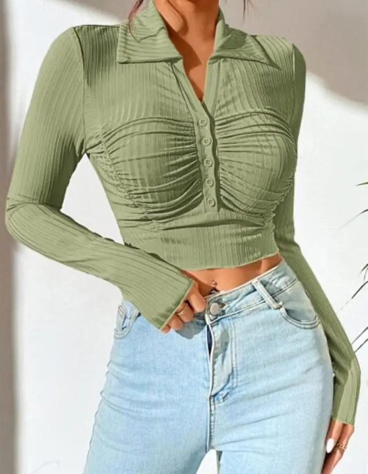 Remera tipo camisa con frunce verde