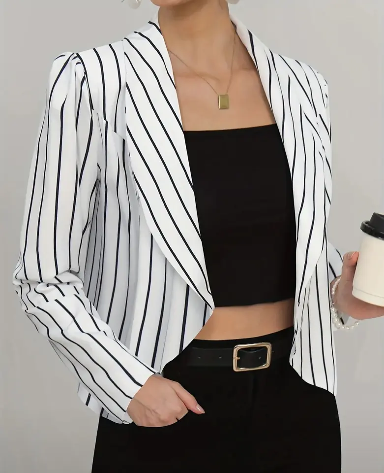 Blazer blanco sin botones lineas negras