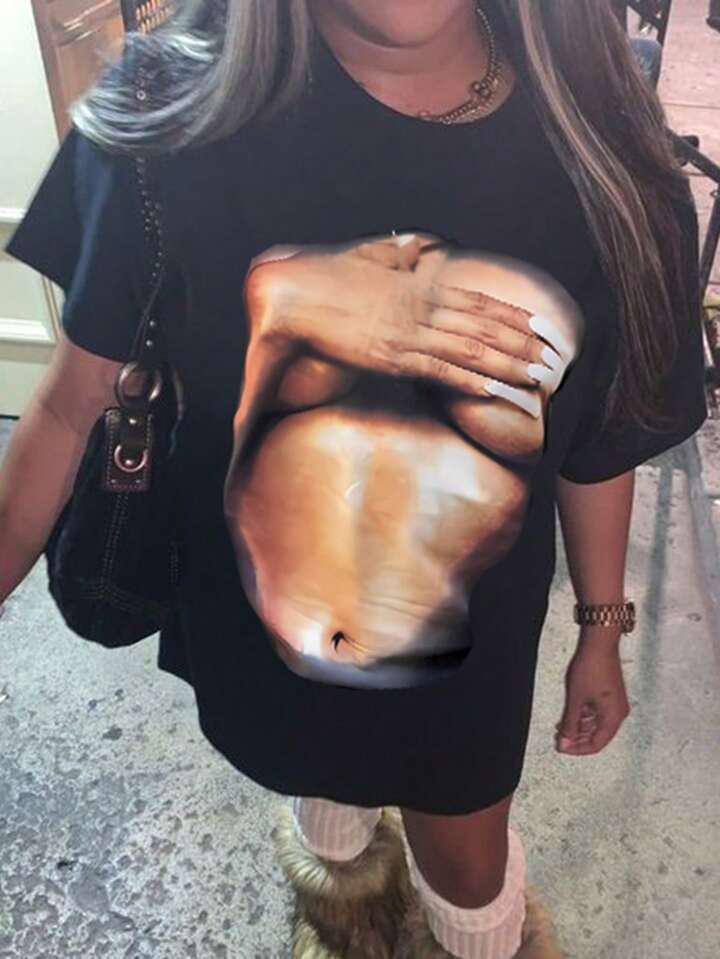 Remeron negro diseño pechos cubiertos con mano