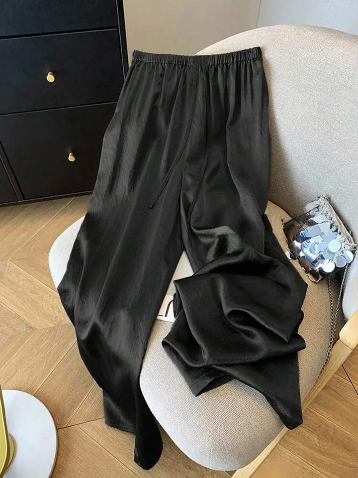 Pantalón palazo negro amplio medio satinado