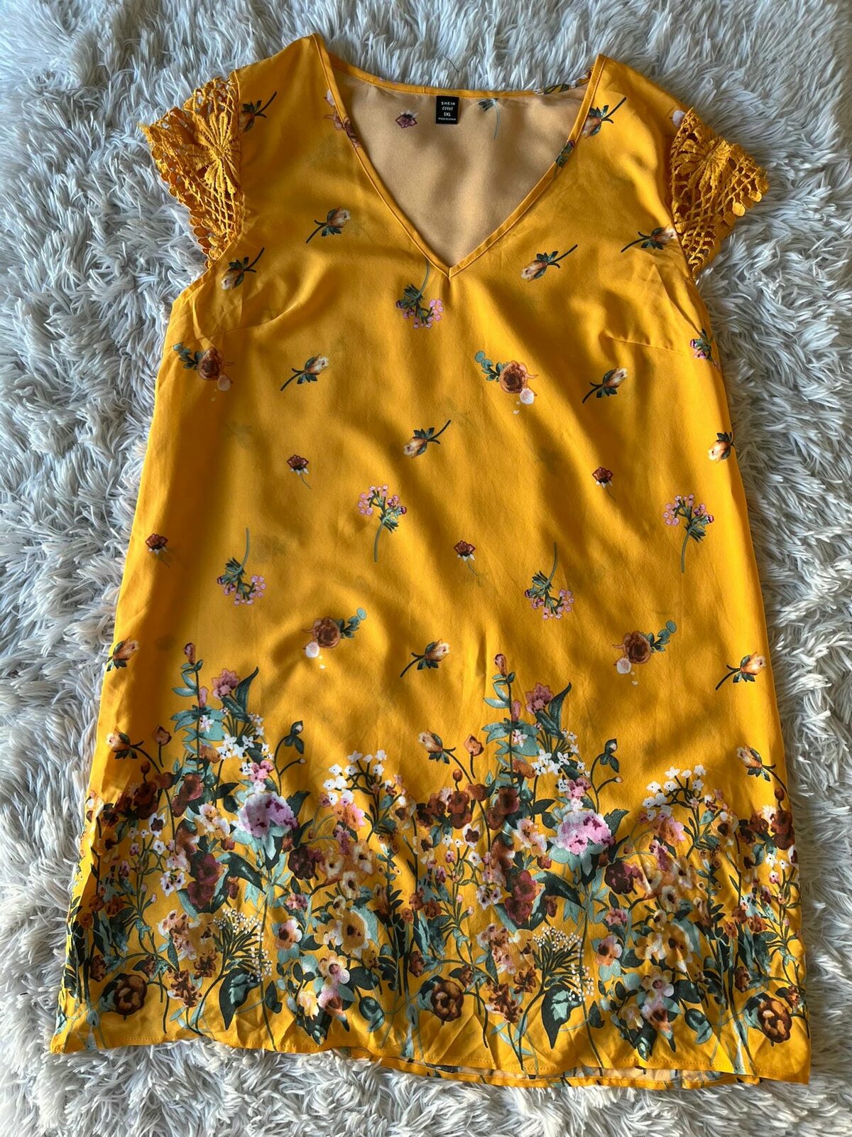 Vestido amarillo con flores