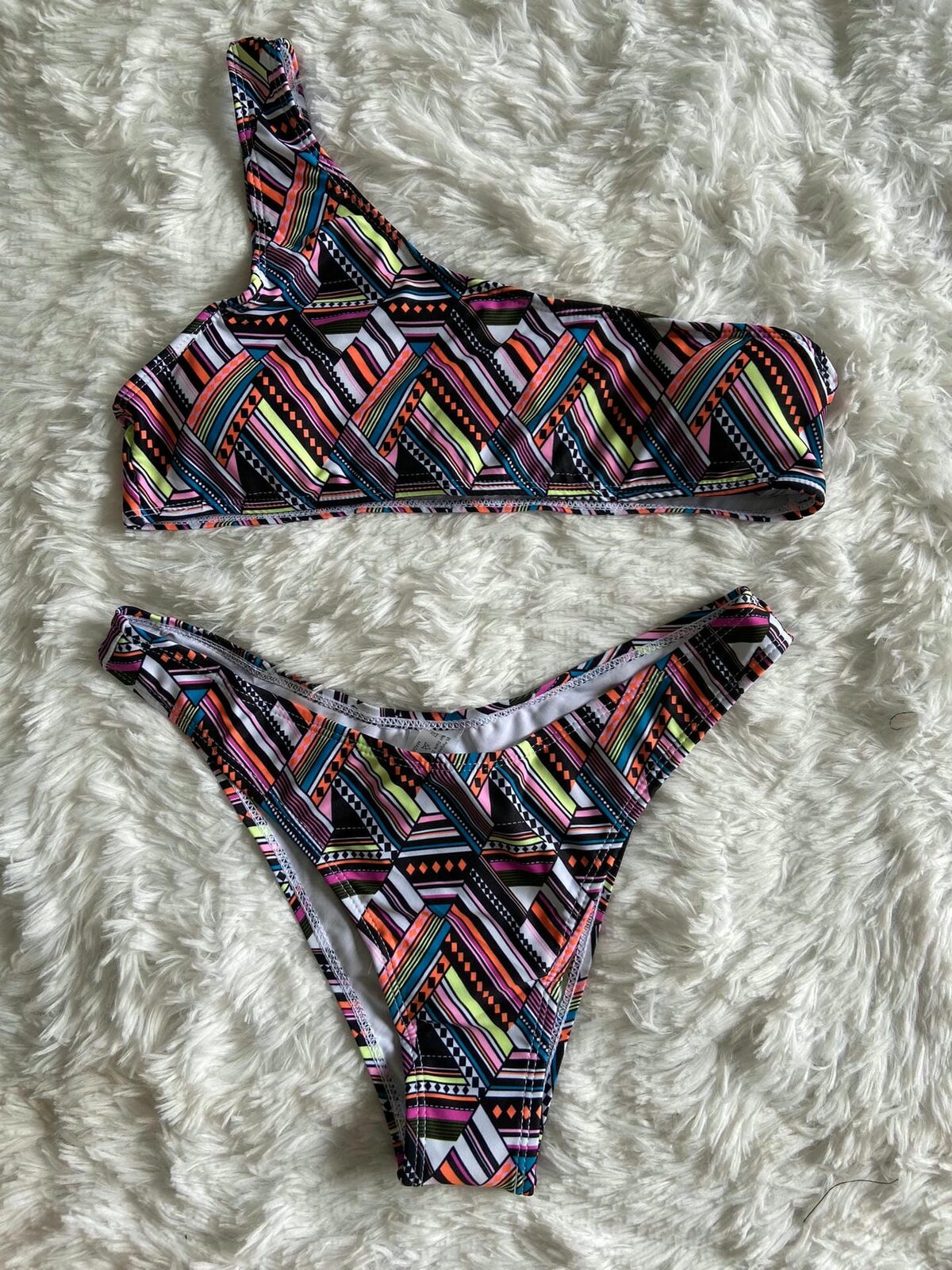 Bikini malla negra lineas de colores