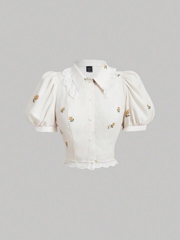 Camisa crop top crema con flores amarillas