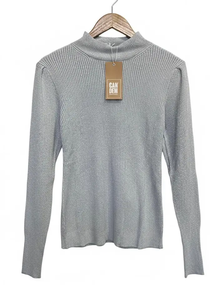 Buzo cuello alto gris con brillo