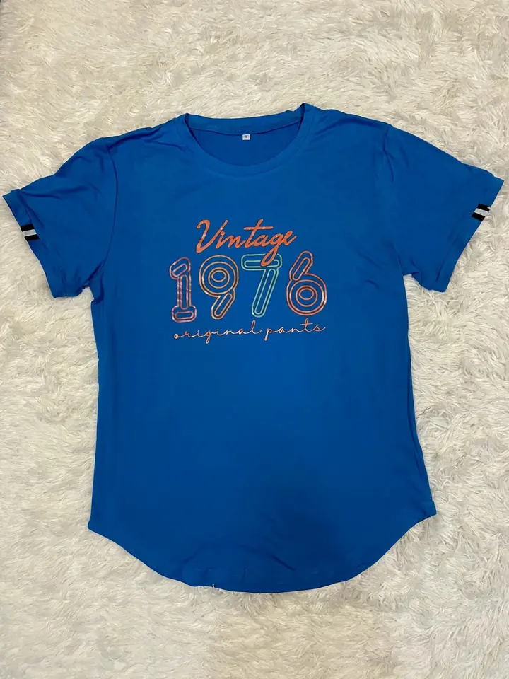 Remera azul estampado vintage 1976
