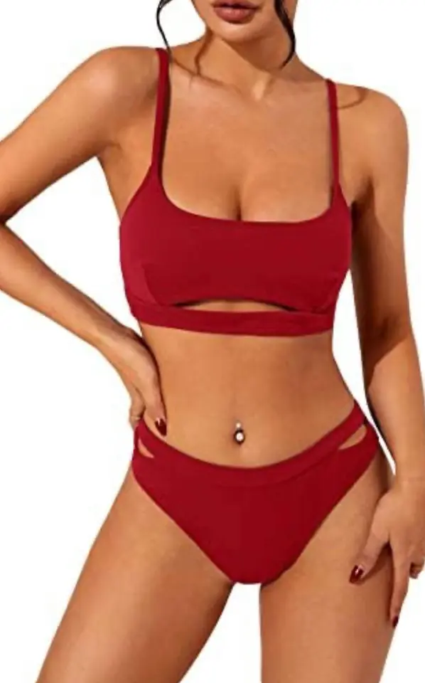 Bikini rojo con aperturas