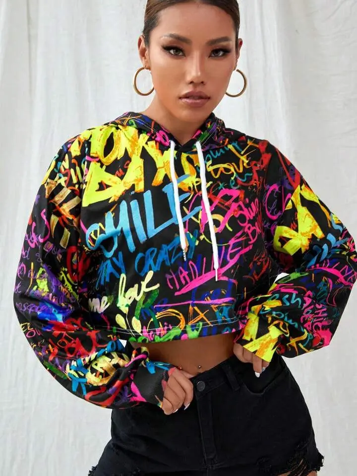 Canguro crop top sin felpa negro letras de colores