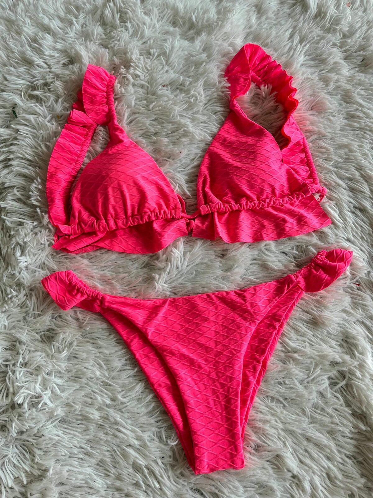 Bikini fucsia fluo con volados