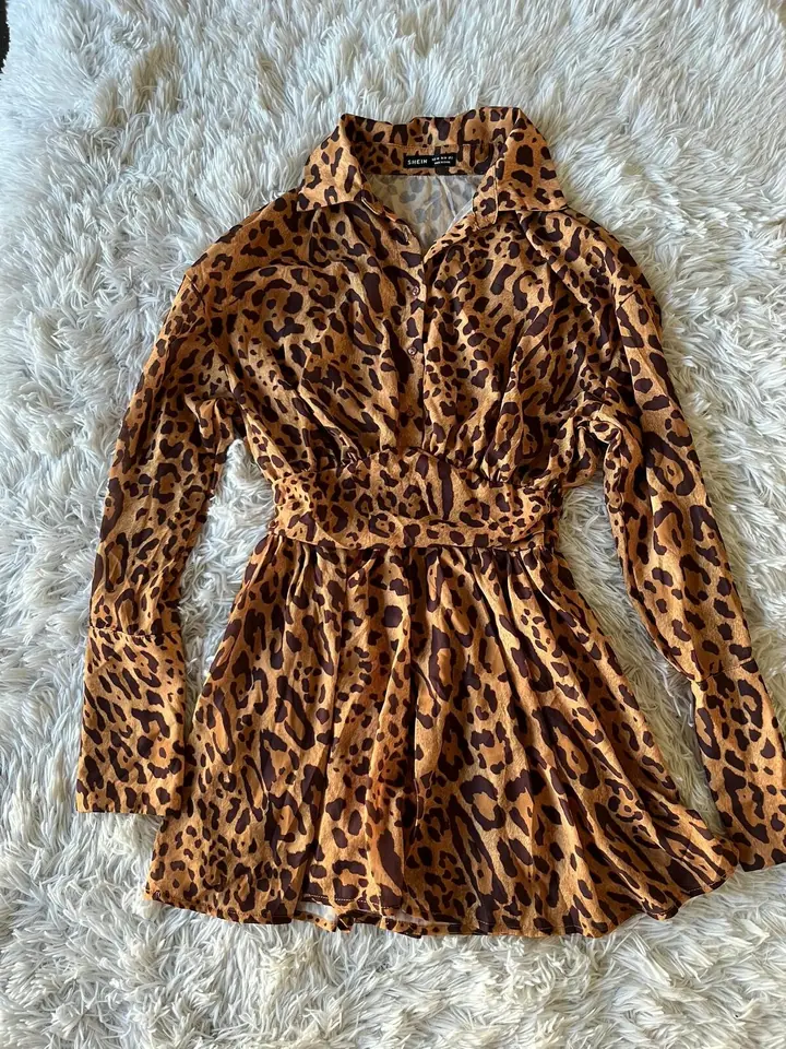 Vestido animal print corto tipo camisa