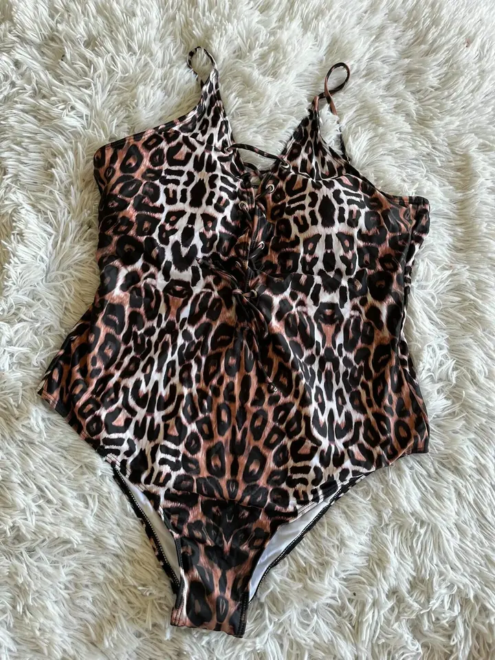 Enteriza animal print escote cruzado