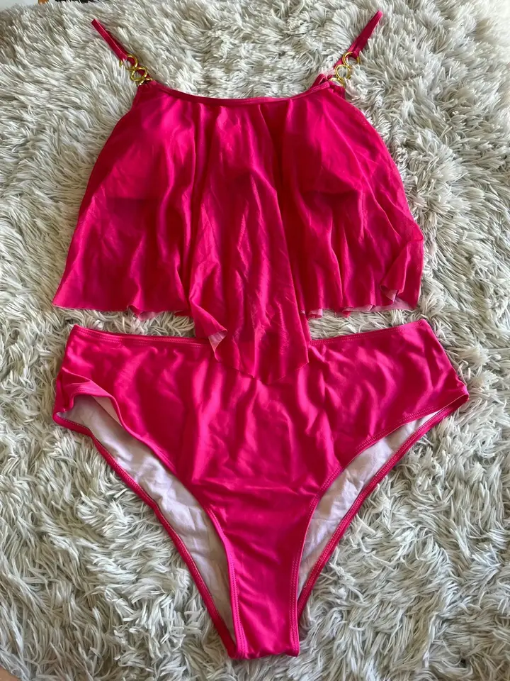 Bikini fucsia con transparencia arriba