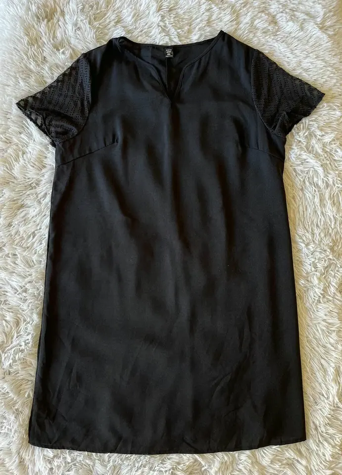Vestido negro mangas con puntos