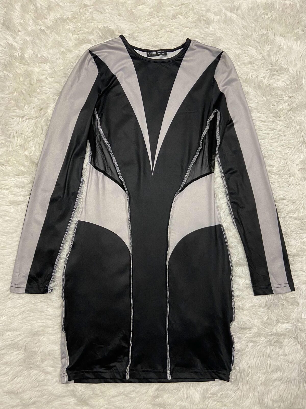 Vestido negro y gris costuras fuera partes con transparencia
