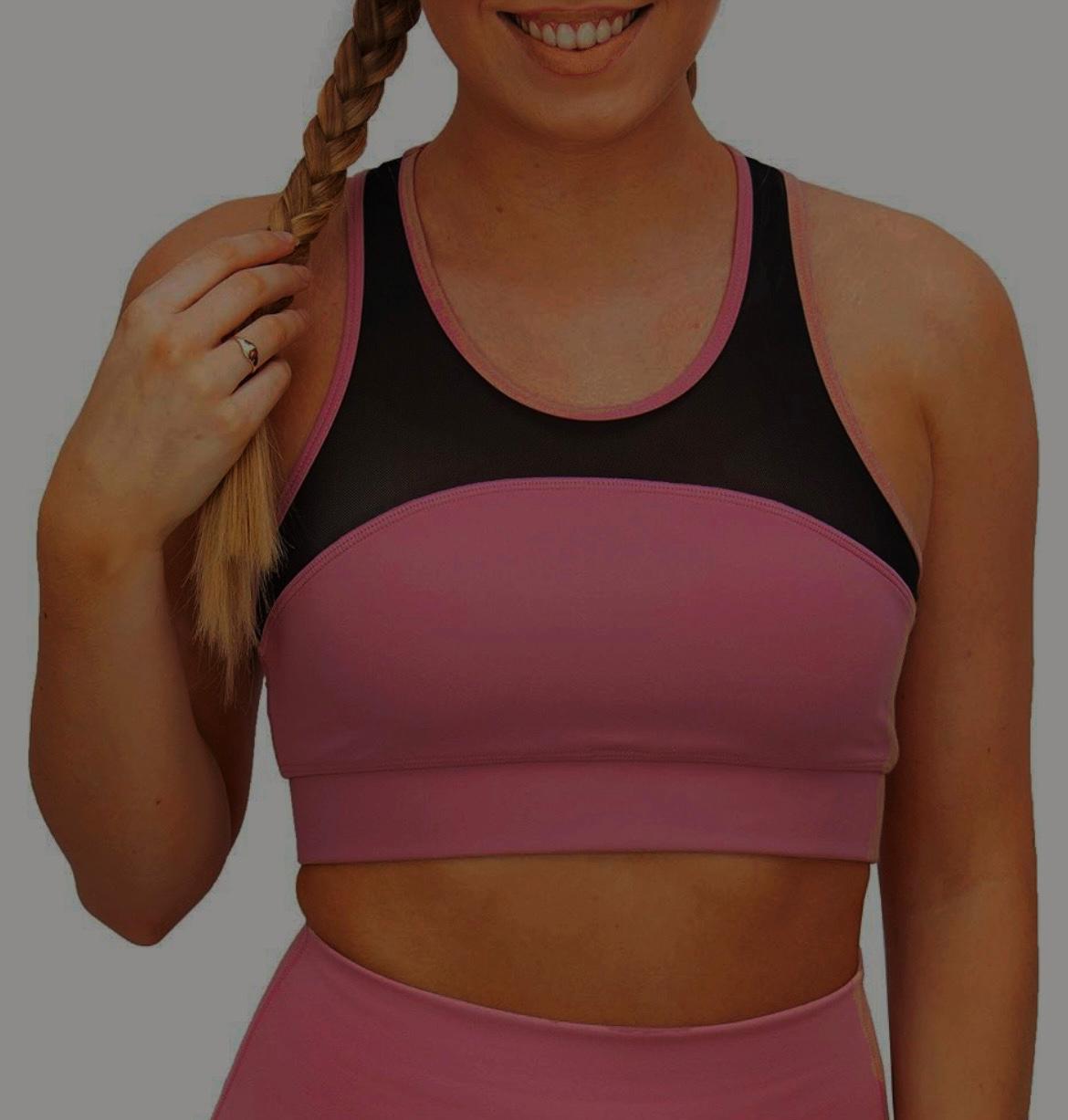 Top deportivo rosa con transparencia