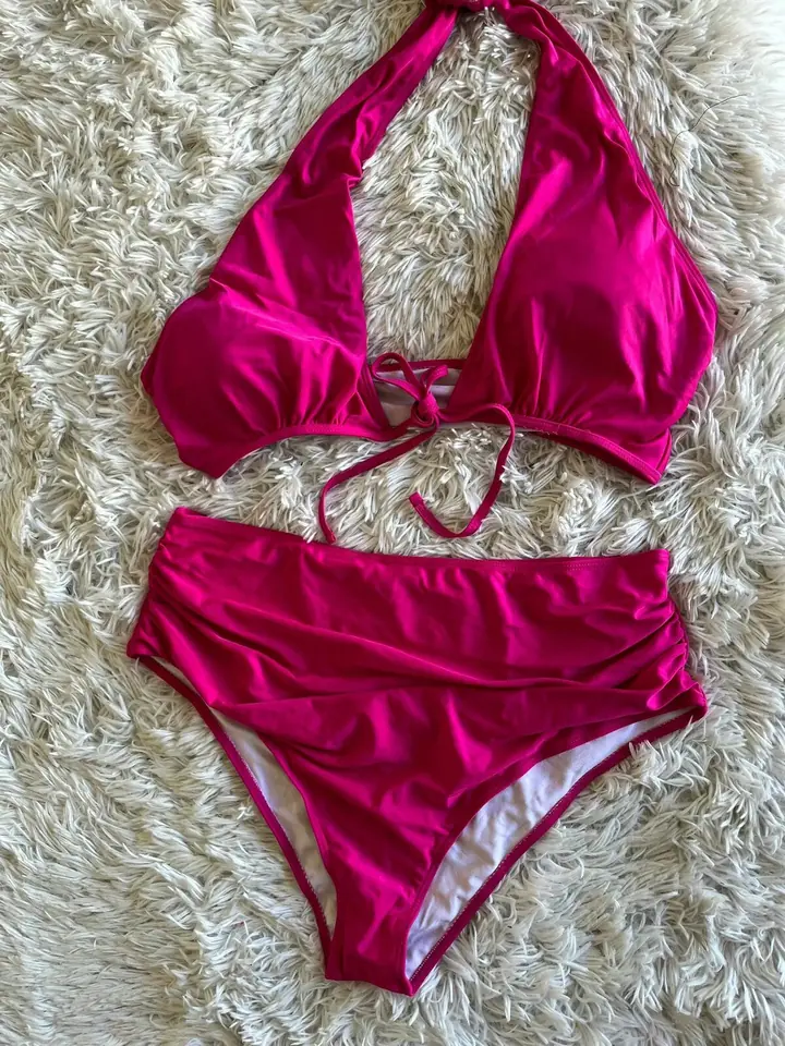 Bikini fucsia fruncido a los costados