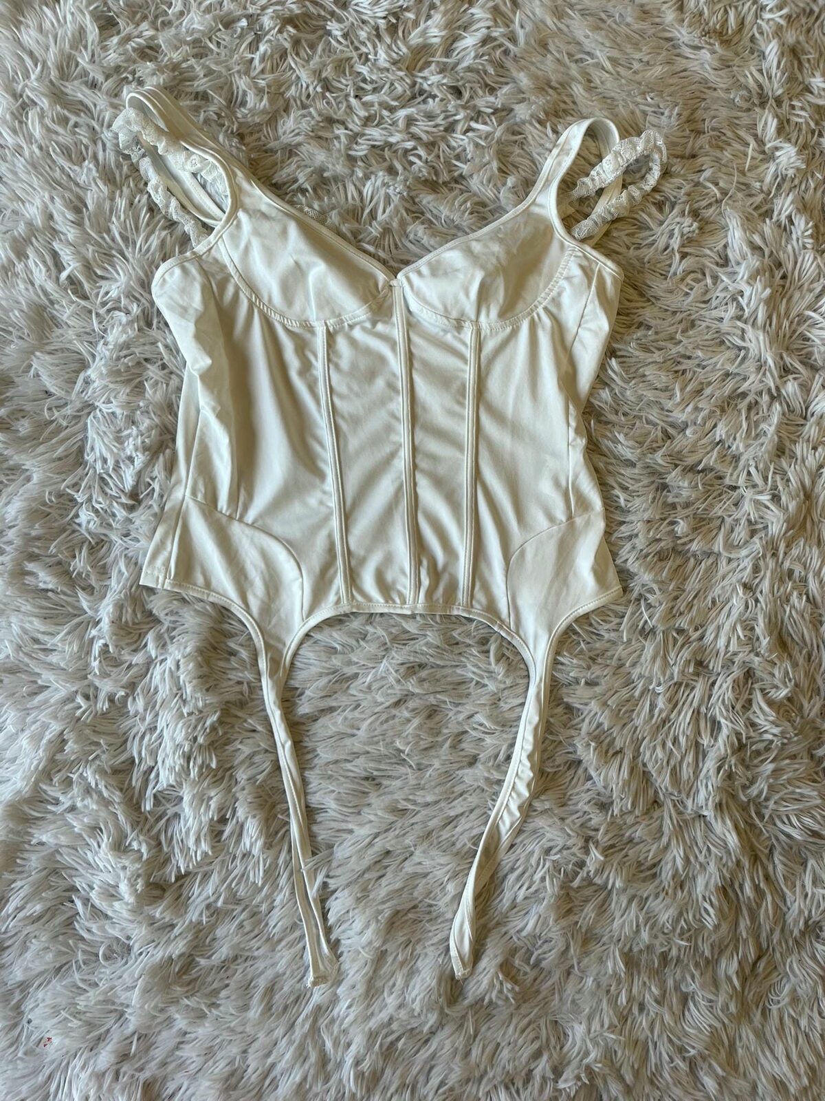 Musculosa blanca estilo corset con tiras