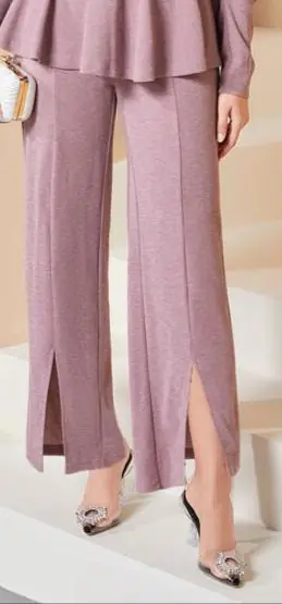 Pantalón rosa con brillo corte en tobillos