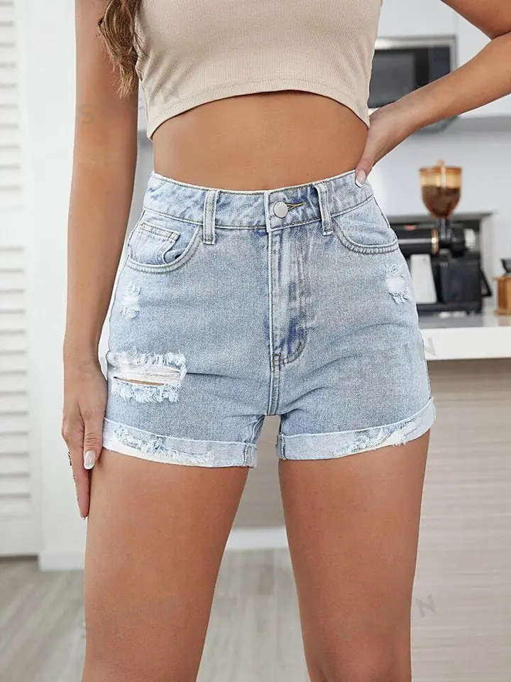 Short celeste con roturas y dobladillo