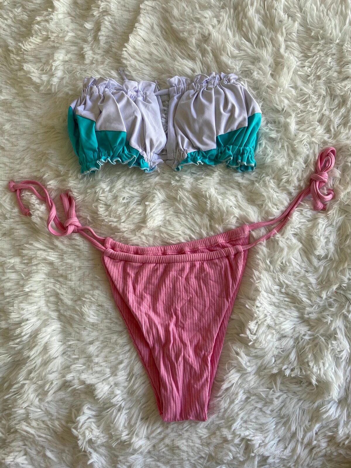 Bikini malla inferior rosa superior blanco y celeste