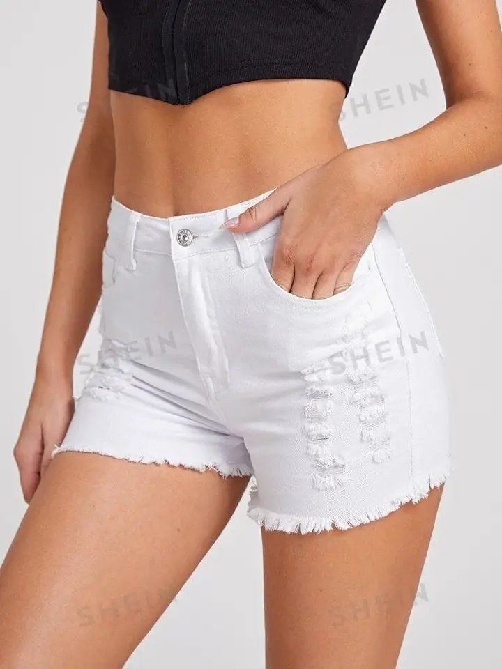 Short blanco ajustado con roturas