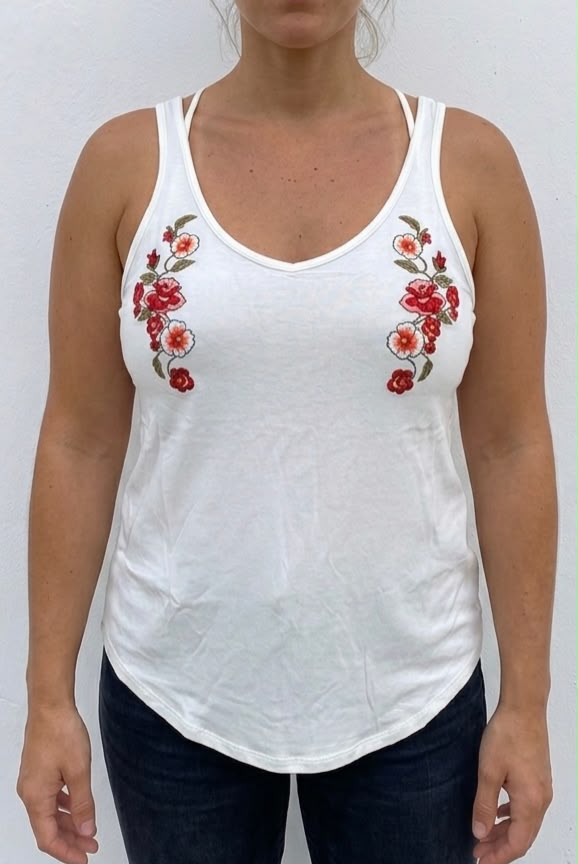 Musculosa Santa Barbara Con flores blanca
