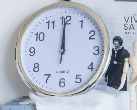 RELOJ PARED PLATEADO/ NEGRO 25 CM