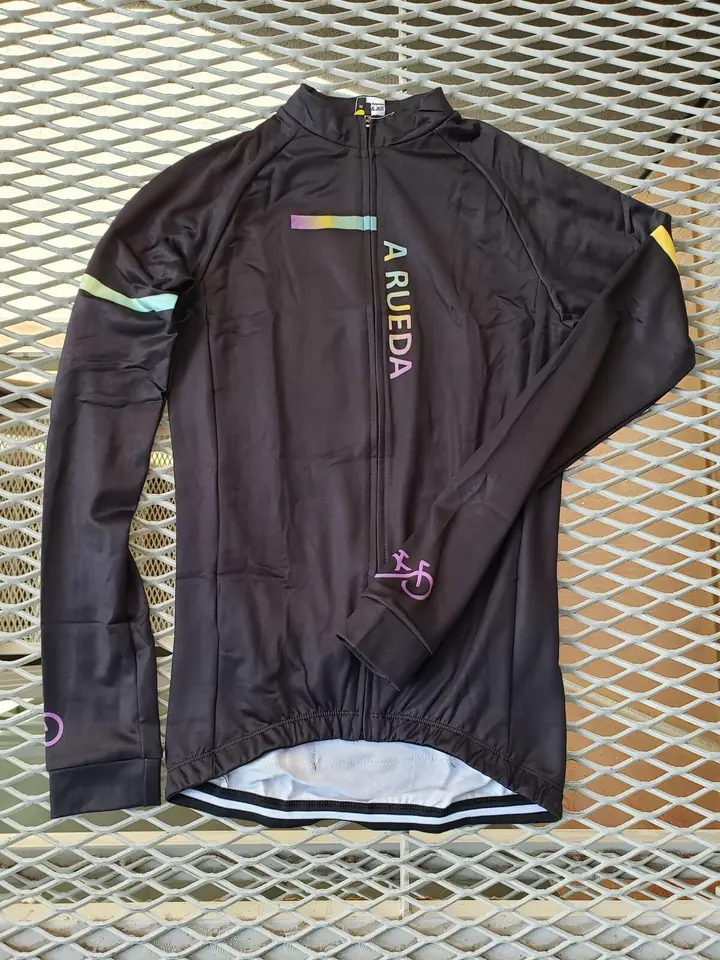 CAMPERA FRIZADA MUJER A RUEDA LIV negro