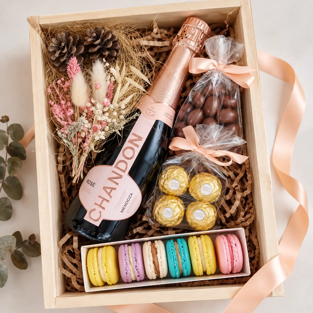 Box Rosé | Chandon, Macarons & Ferrero Rocher