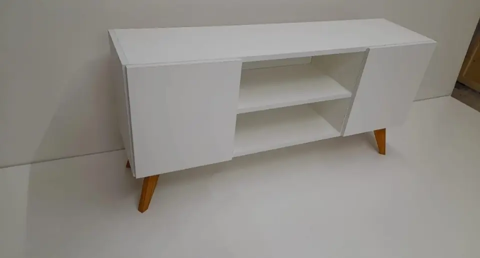 rack tv con puertas