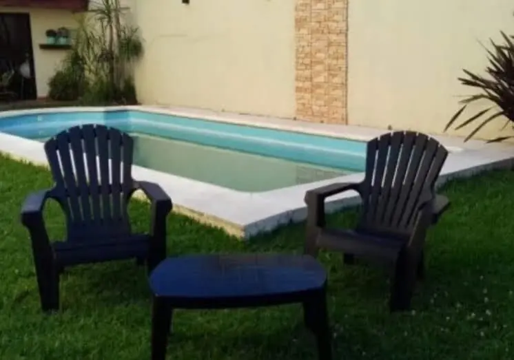 Dos sillones Miami más mesa monoblock