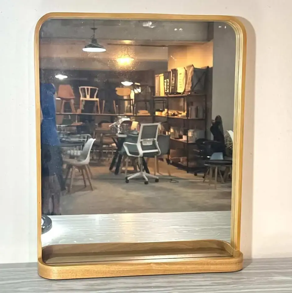 Espejo con estante de madera