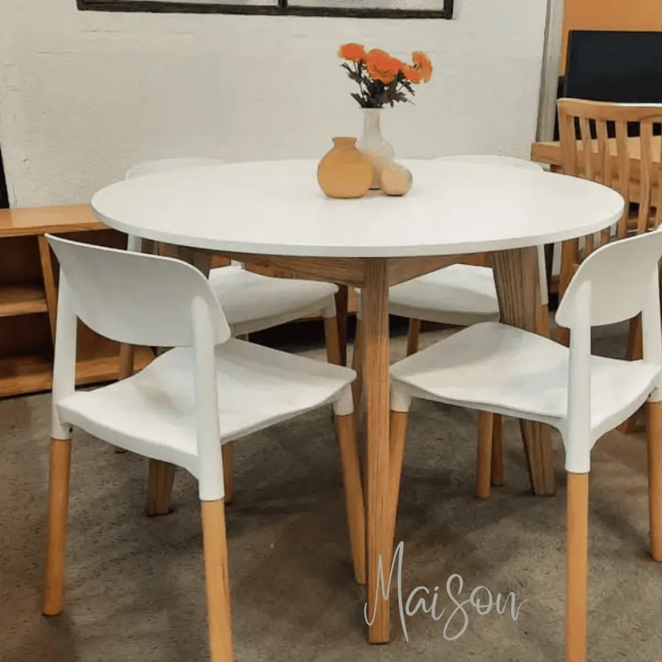 Mesa nordica 90cm + 4 sillas milan