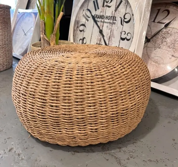 Puff de mimbre