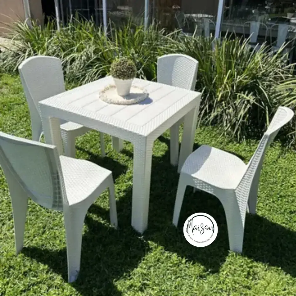 Mesa 80x80 + 4 sillas blancas