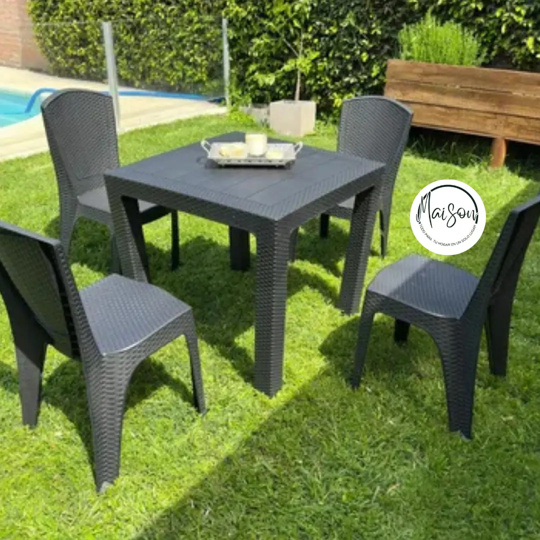 Mesa 80x80x75 + 4 sillas simil ratan