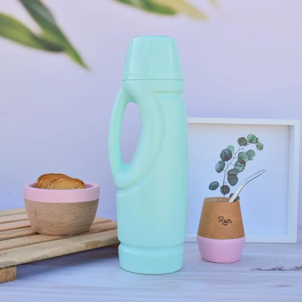 Termo Irrompible Plástico * Verde Pastel * Con Poliuretano (Aislante Termico) 1 Litro