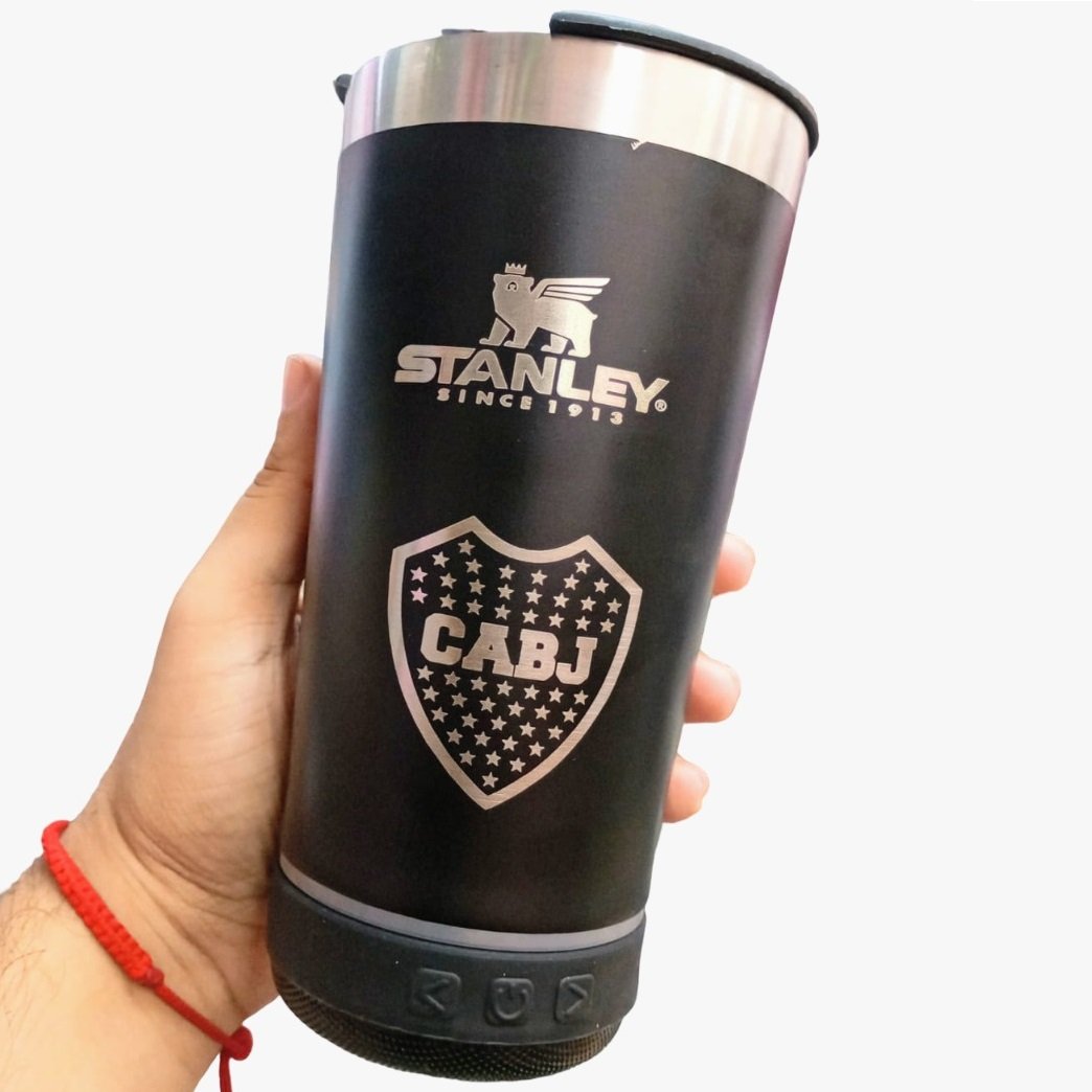 VASO TERMICO "BOCA JUNIORS NEGRO" STANLEY PREMIUM 500 ML - CON PARLANTE BLUETOOTH - ACERO INOXIDABLE (DOBLE CAPA) C/ LUCES + TAPA Y ABRIDOR DE B0TELLAS