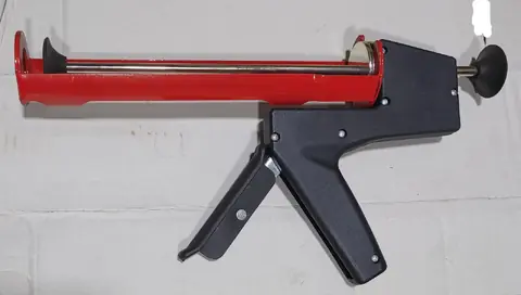 PISTOLA APLICADORA SILICONA ANTIGOTEO REFORZADA (350) (LIQUIDA)