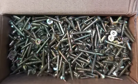 TORNILLO MULTIFIX 3X20MM CAJA X 1000 PCS (U230)