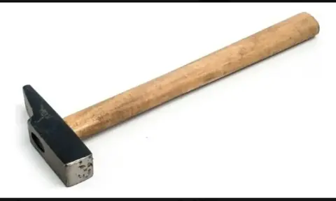 MARTILLO CARPINTERO MAEZ N 25-NETO (liquida)