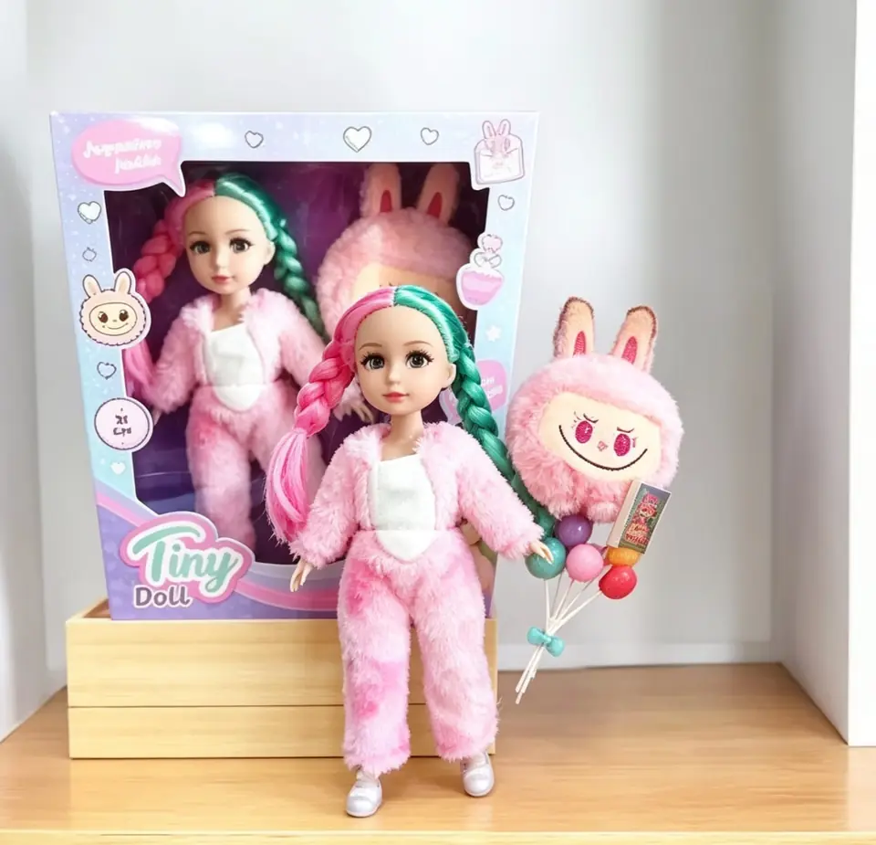 *56631- MUÑECA TINY DOLL CON DISFRAZ  38X26X8 +INFO+FOTOS